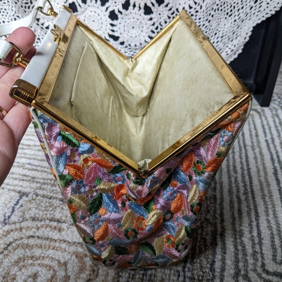 60s Vintage Embroidered Handbag - Picture 7 of 11